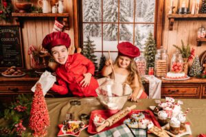 Kinderen tijdens een gezellige kerstfotoshoot in de bakkerijset in Almere